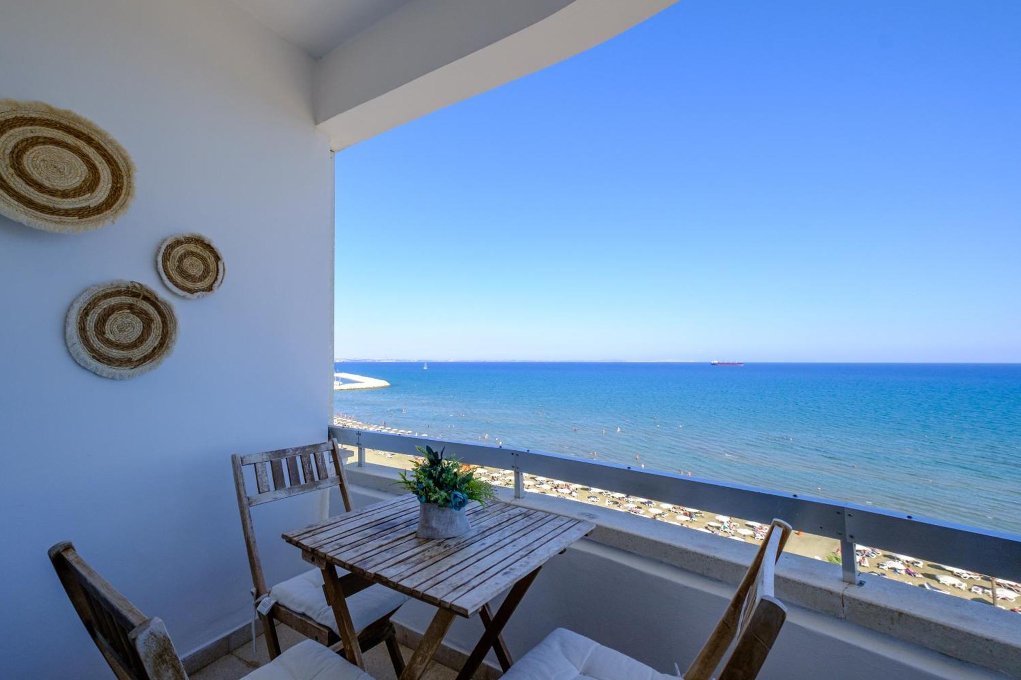 Lazuli Sea View Beachfront- Ap 61 Larnaca Exterior photo