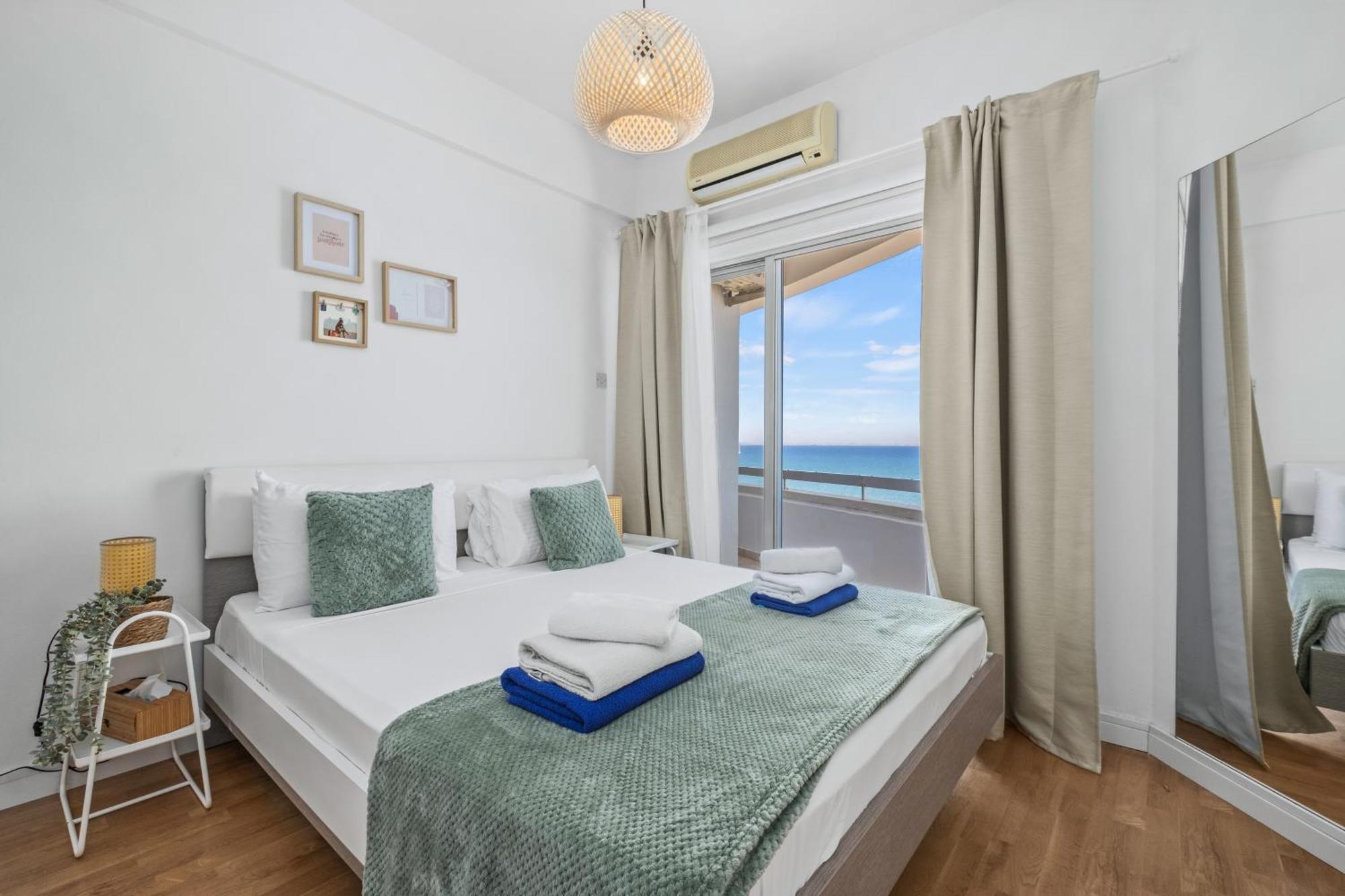 Lazuli Sea View Beachfront- Ap 61 Larnaca Exterior photo