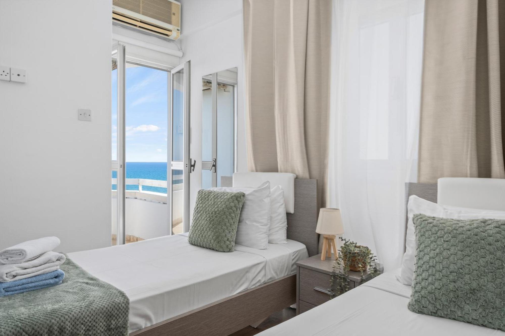Lazuli Sea View Beachfront- Ap 61 Larnaca Exterior photo