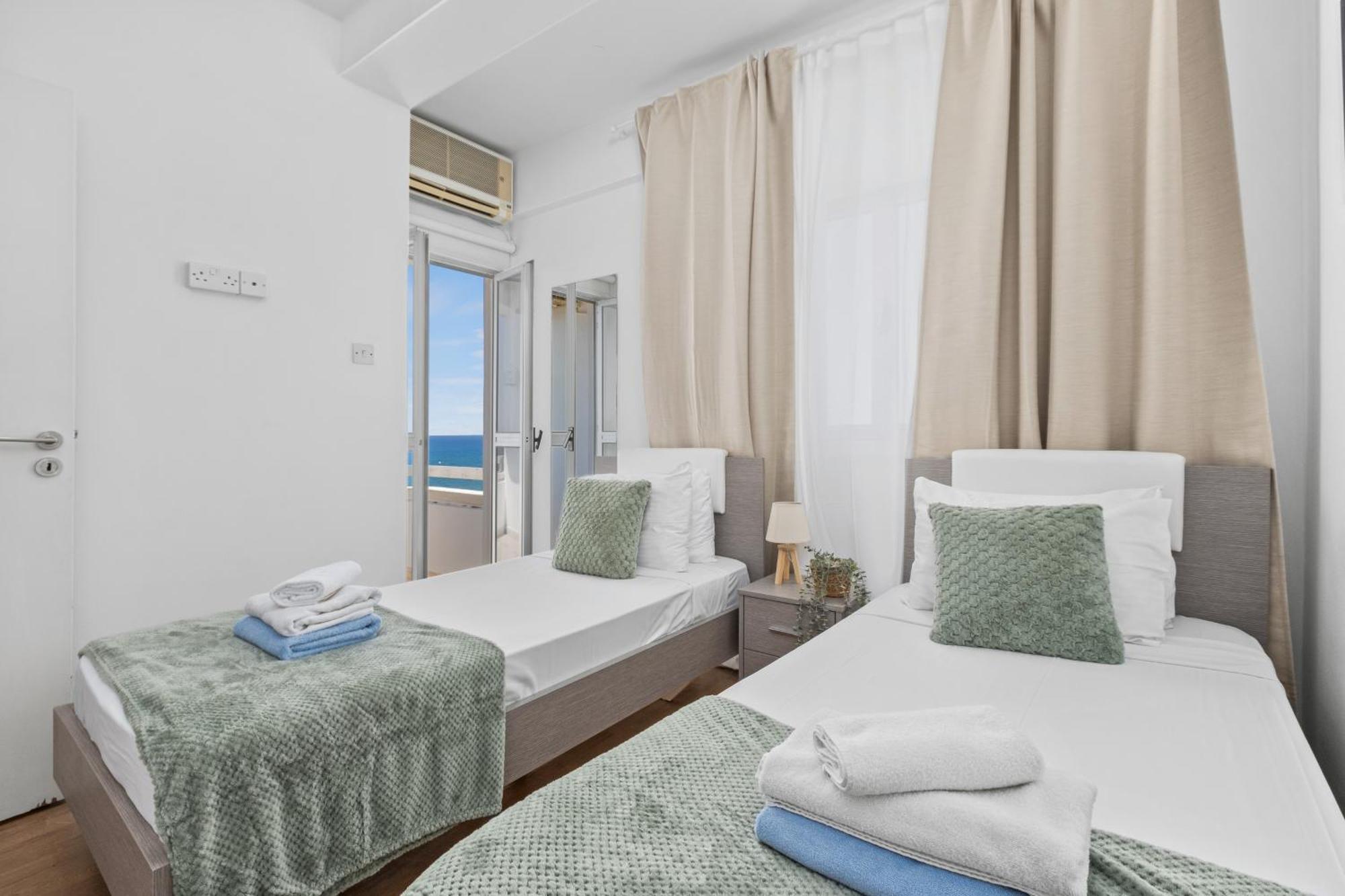 Lazuli Sea View Beachfront- Ap 61 Larnaca Exterior photo